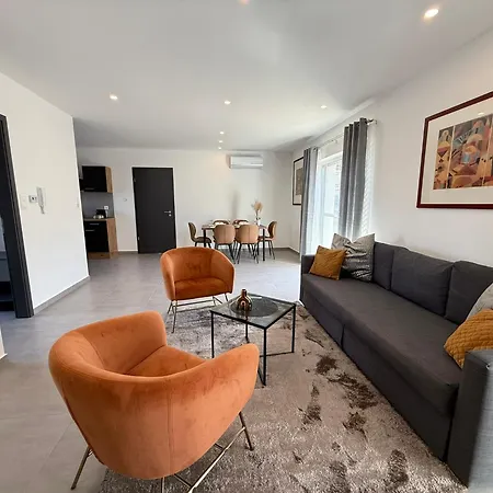 Appartement Local-lux Garden Residence-12guests-140m2-free Parking Kecskemét