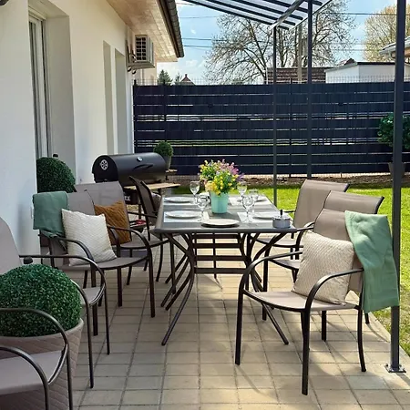 Local-lux Garden Residence-12guests-140m2-free Parking Kecskemet