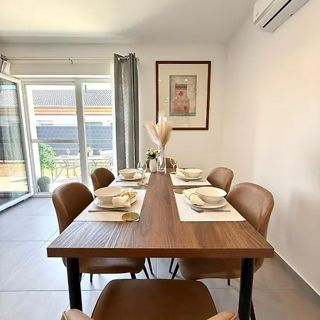 Local-lux Garden Residence-12guests-140m2-free Parking Appartement