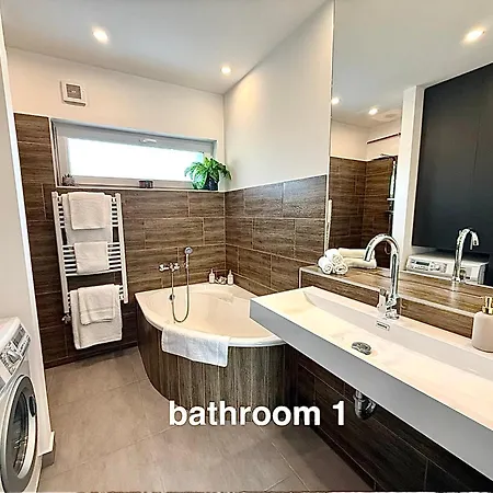 Apartment Local-lux Garden Residence-12guests-140m2-free Parking