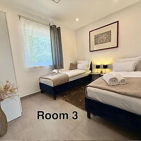 Local-lux Garden Residence-12guests-140m2-free Parking Appartement Kecskemét