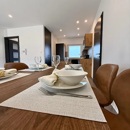 Local-lux Garden Residence-12guests-140m2-free Parking Appartement *