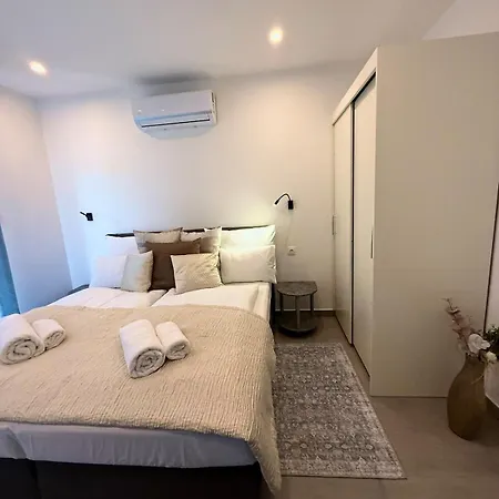 Local-lux Garden Residence-12guests-140m2-free Parking Appartement
