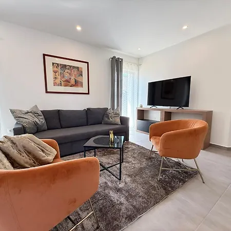 Apartment Local-lux Garden Residence-12guests-140m2-free Parking