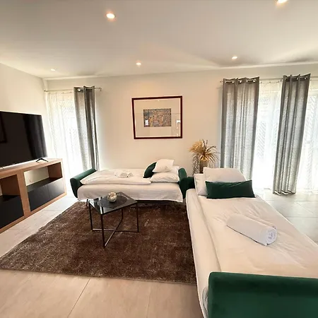 Local-lux Garden Residence-12guests-140m2-free Parking Appartement