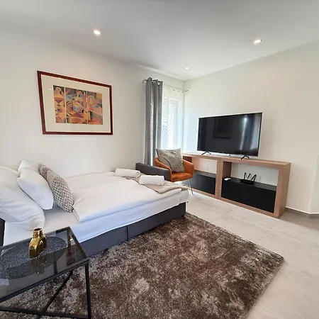 Apartment Local-lux Garden Residence-12guests-140m2-free Parking *