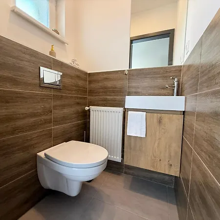 Local-lux Garden Residence-12guests-140m2-free Parking Kecskemet