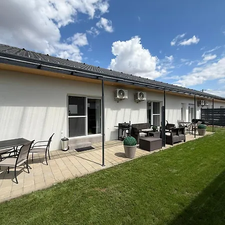 Local-lux Garden Residence-12guests-140m2-free Parking Apartment