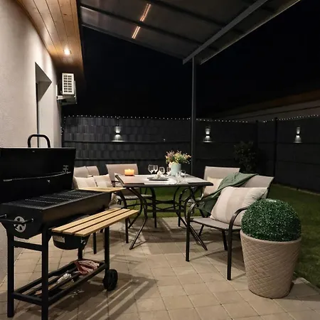 Local-lux Garden Residence-12guests-140m2-free Parking * Kecskemét