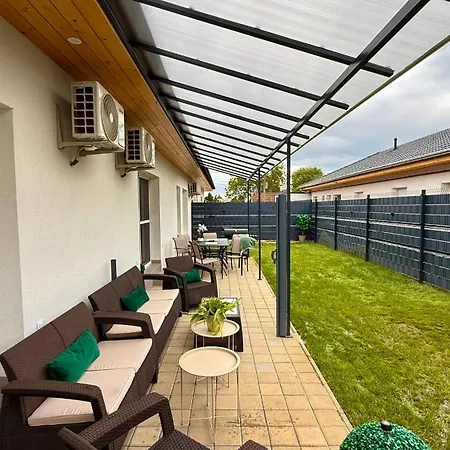 Apartment Local-lux Garden Residence-12guests-140m2-free Parking Kecskemet