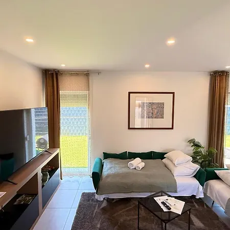 Local-lux Garden Residence-12guests-140m2-free Parking Kecskemét
