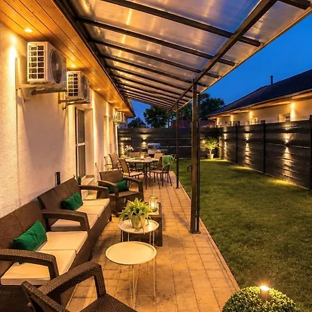 Appartement Local-lux Garden Residence-12guests-140m2-free Parking Kecskemét