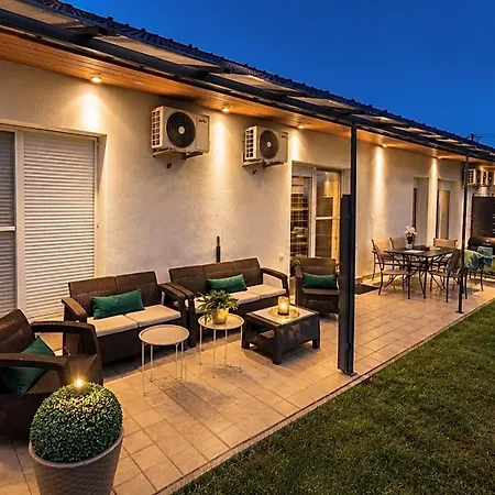 Local-lux Garden Residence-12guests-140m2-free Parking Appartement