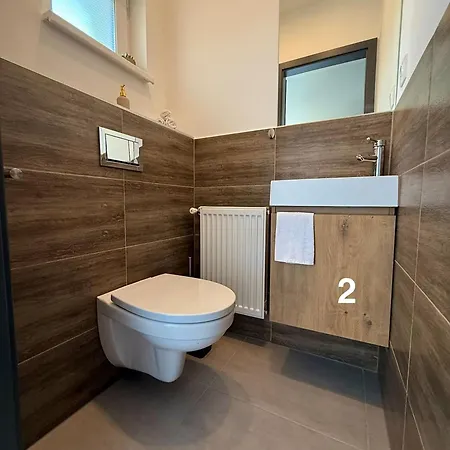 Local-lux Garden Residence-12guests-140m2-free Parking * Kecskemet